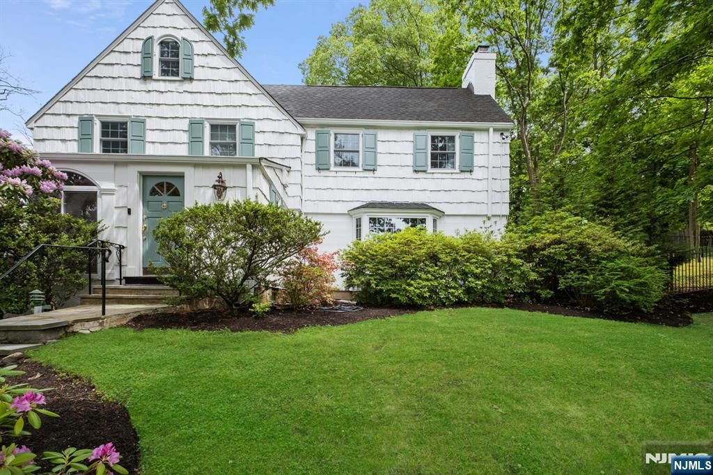 Photo of 15 Afterglow Avenue, Verona, NJ 07044 (MLS # 26019774)