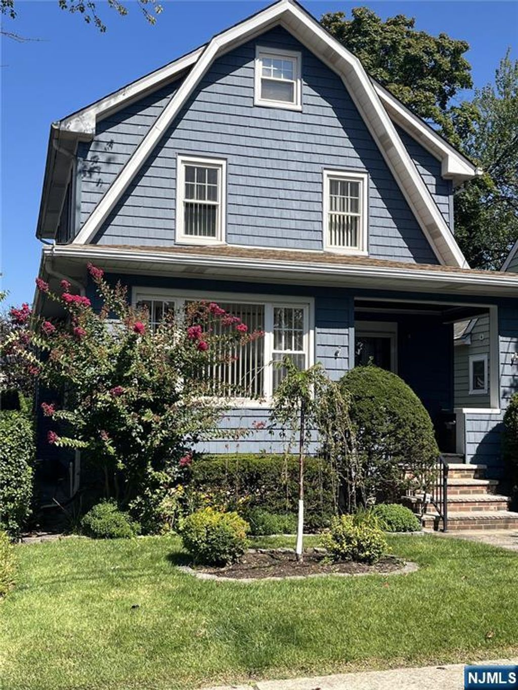Photo of 48 W Linden Avenue, Dumont, NJ 07628 (MLS # 25031077)