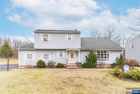 Photo of 229 Edwards Road, Morris Township, NJ 07054 (MLS # 26001798)