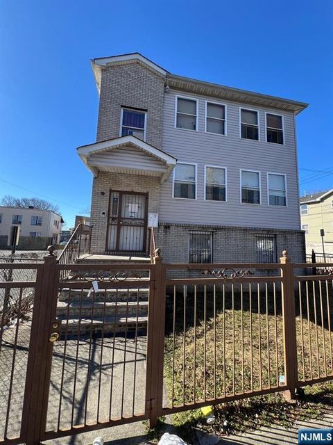 221 Clinton Place Newark NJ 07112