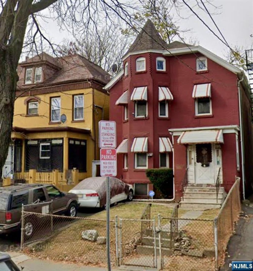 Photo of 570 Summer Avenue, Newark, NJ 07104 (MLS # 25038547)