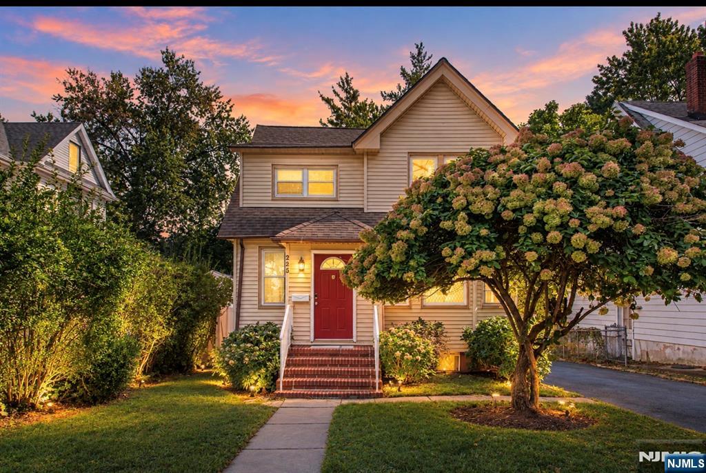 Homes for Sale in Northern NJ | ThisIsRiverEdge.com 225 Elm Avenue