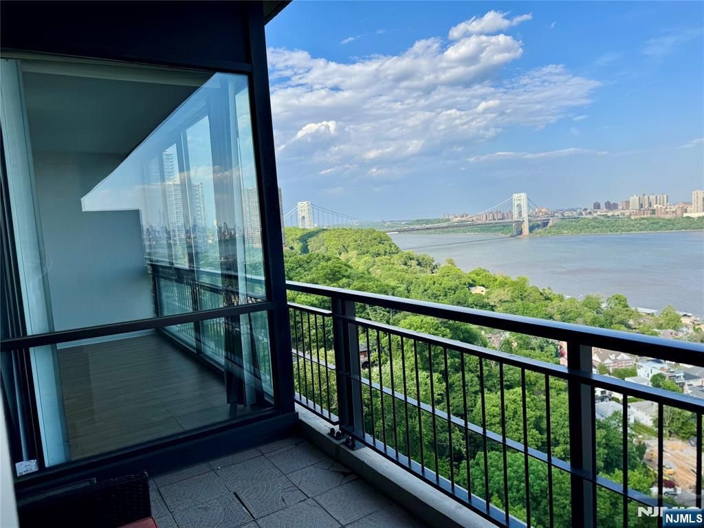 Photo of 4 Horizon Road #1417, Fort Lee, NJ 07024 (MLS # 26016841)
