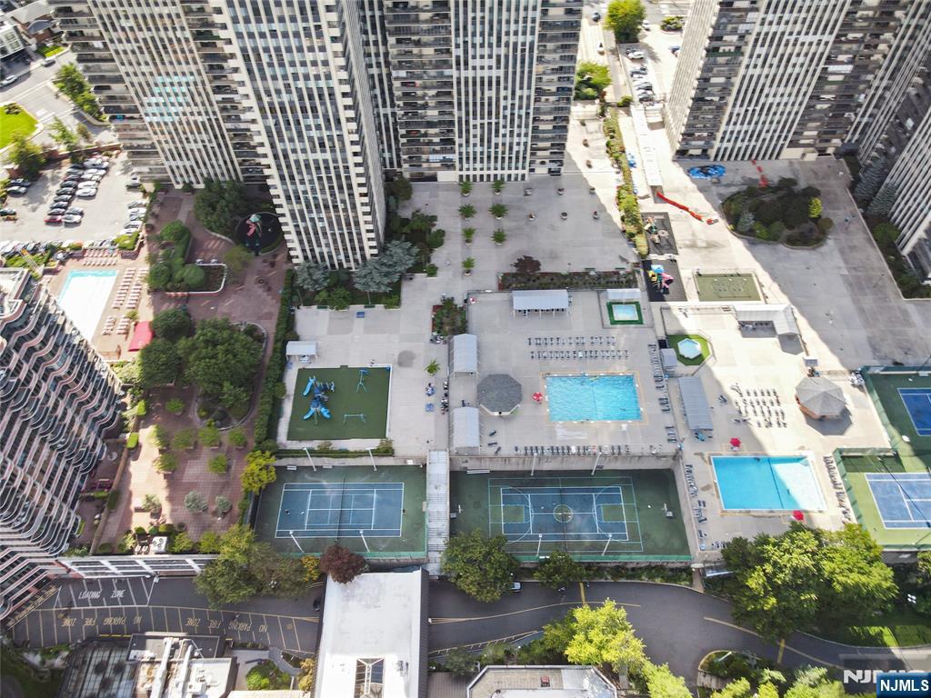 200 Winston Drive 1502