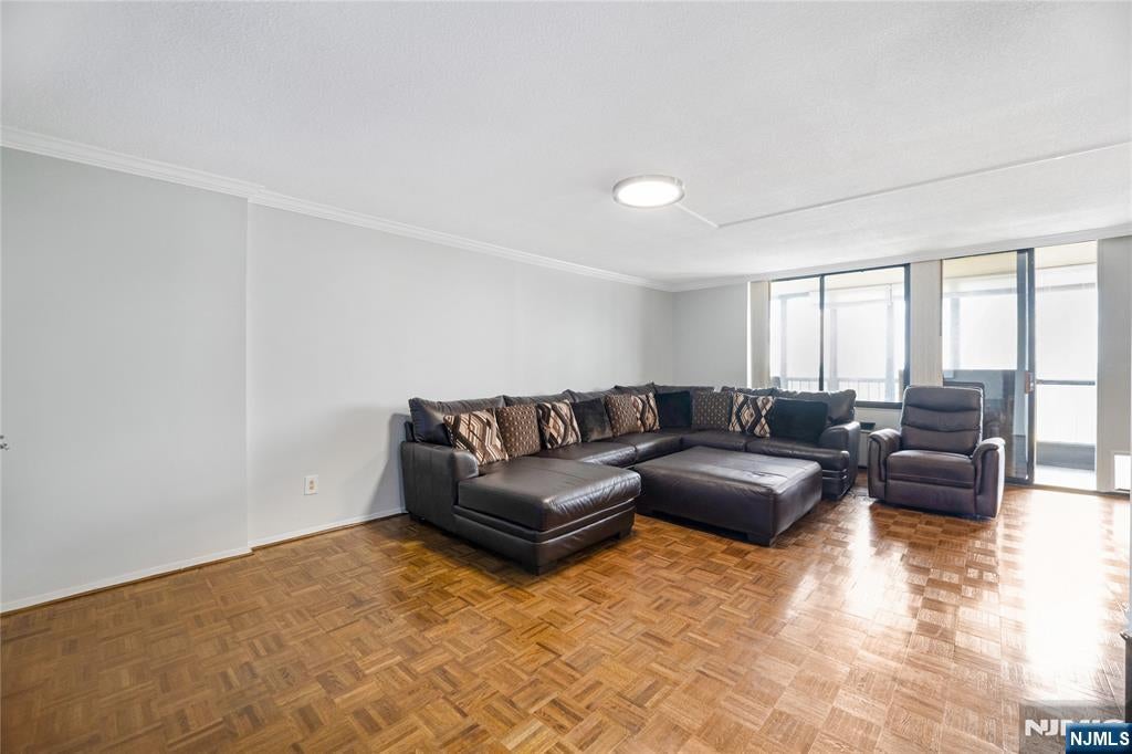 200 Winston Drive 1502
