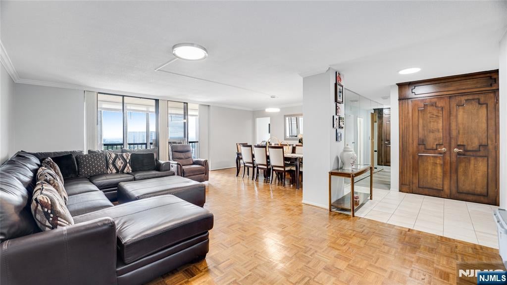 200 Winston Drive 1502