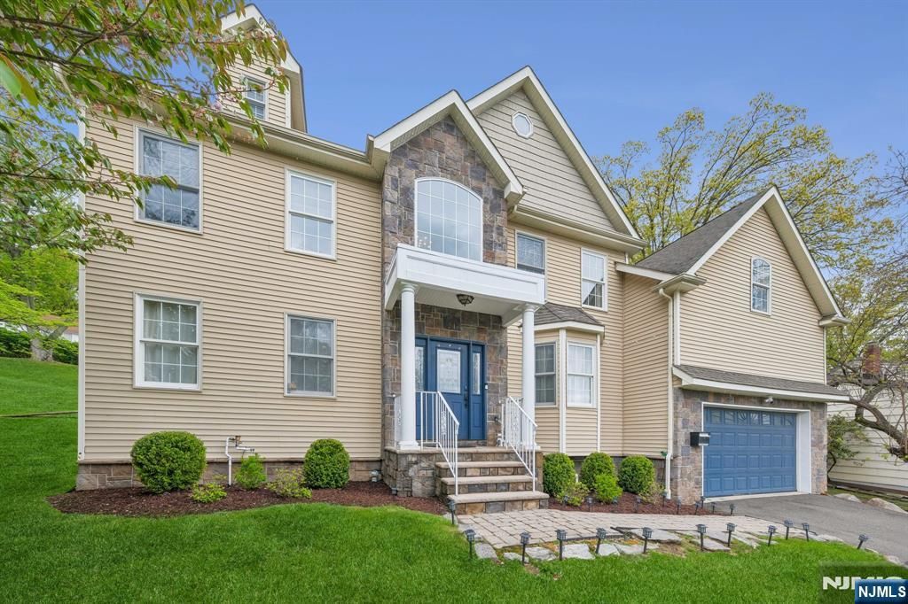 Photo of 21 Winding Way, West Orange, NJ 07052 (MLS # 26014458)