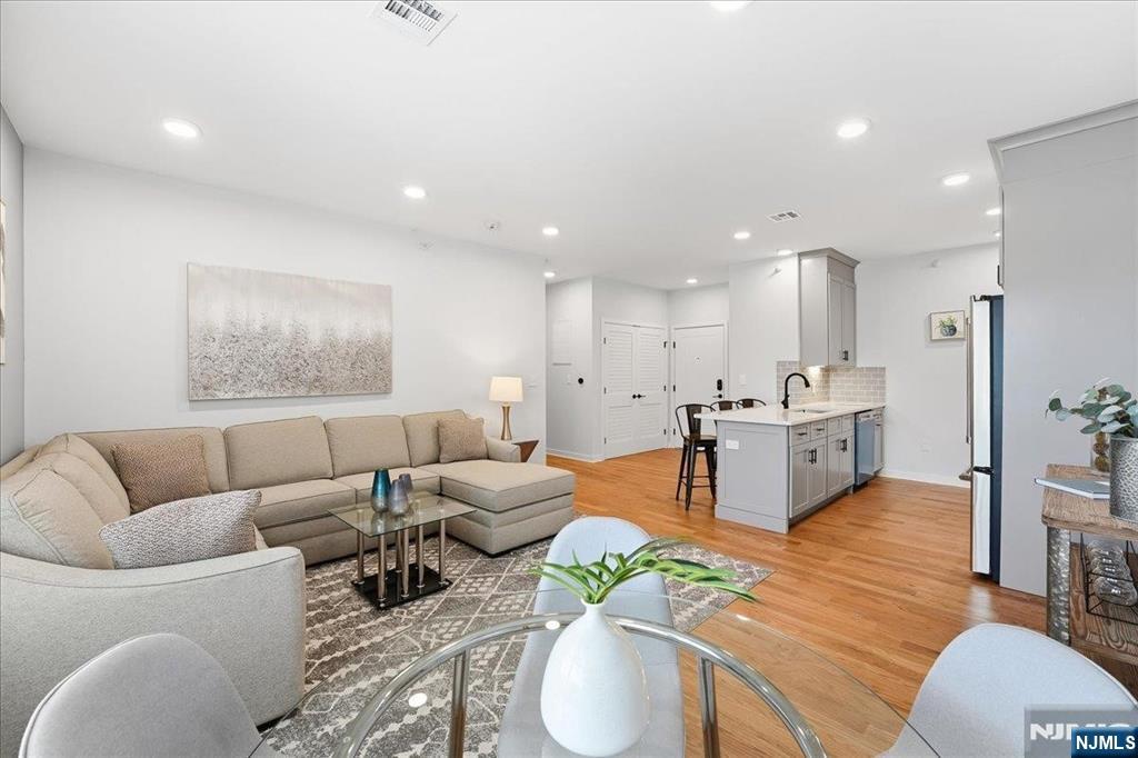 660 Bloomfield Avenue 405