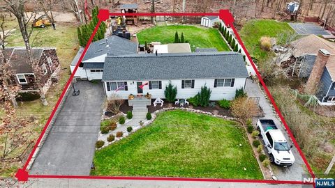 Photo of 153 S Mountain Circle, West Milford, NJ 07480 (MLS # 25041414)