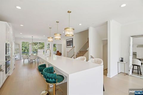 54 Goldfinch Drive Upper Saddle River NJ 07458