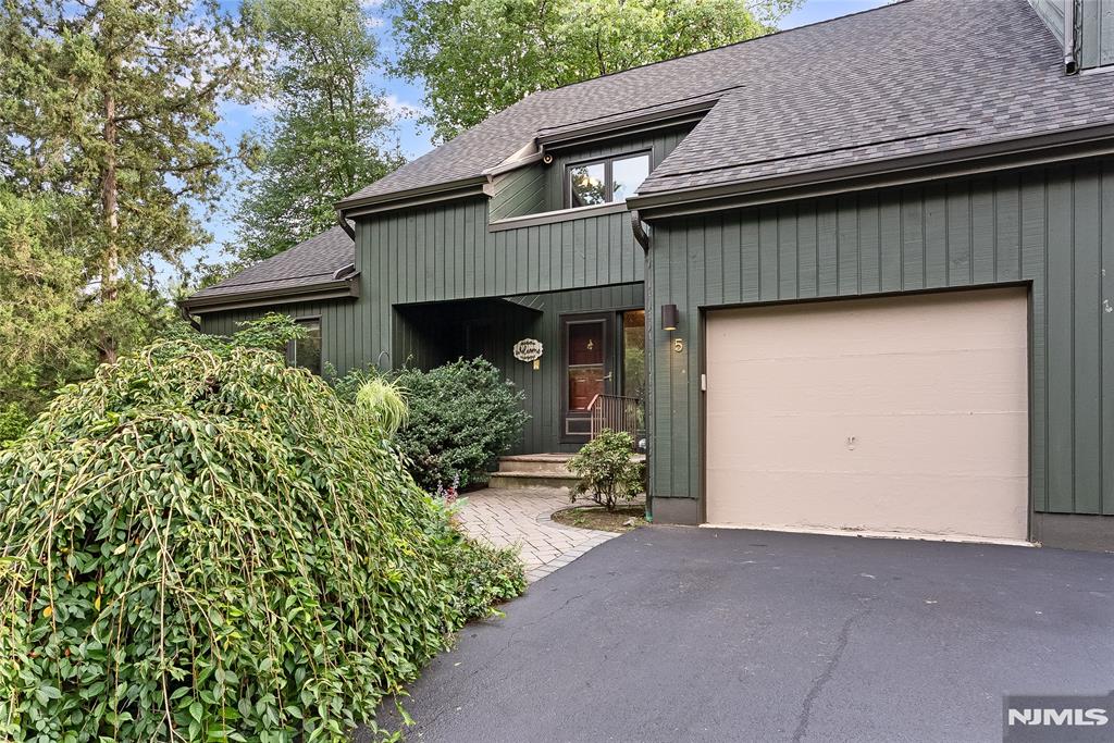 5 Carla Court