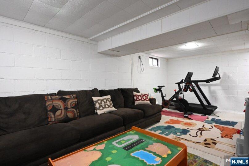 Ramsey, New Jersey 07446, United States, 4 Bedrooms Bedrooms, ,2 BathroomsBathrooms,Residential,Pending,77720