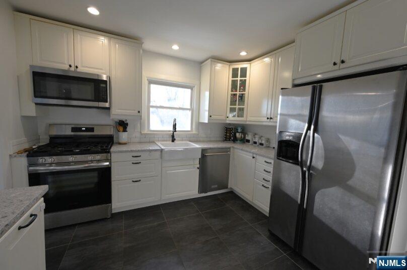 Ramsey, New Jersey 07446, United States, 4 Bedrooms Bedrooms, ,2 BathroomsBathrooms,Residential,Pending,77720