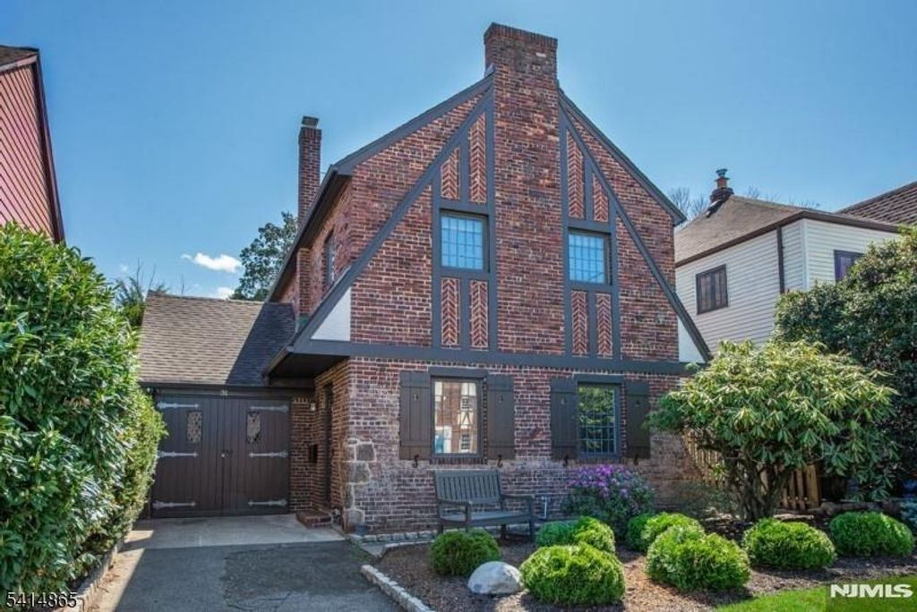 Photo of 31 Windsor Road, Clifton, NJ 07012 (MLS # 26011521)