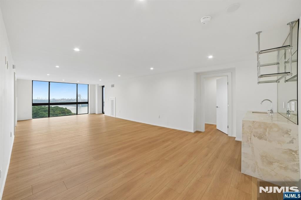 1512 Palisade Avenue 16G