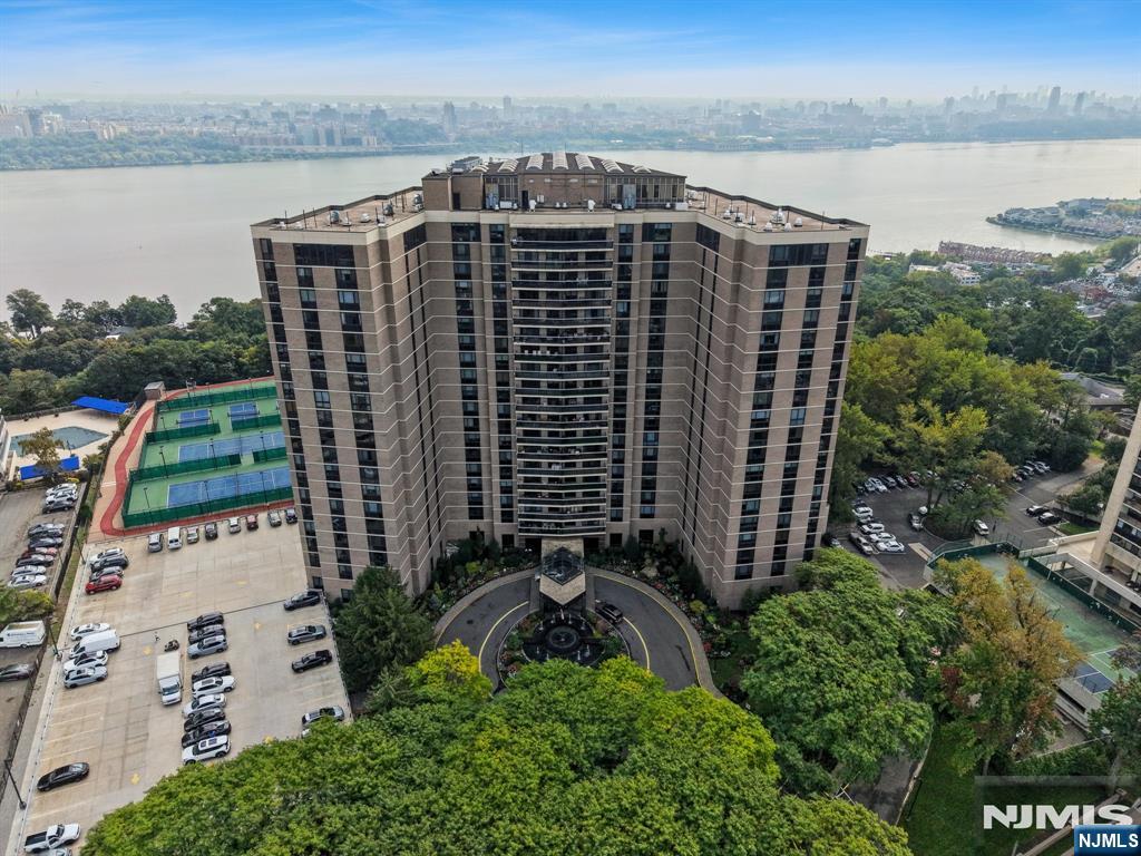 1512 Palisade Avenue 16G