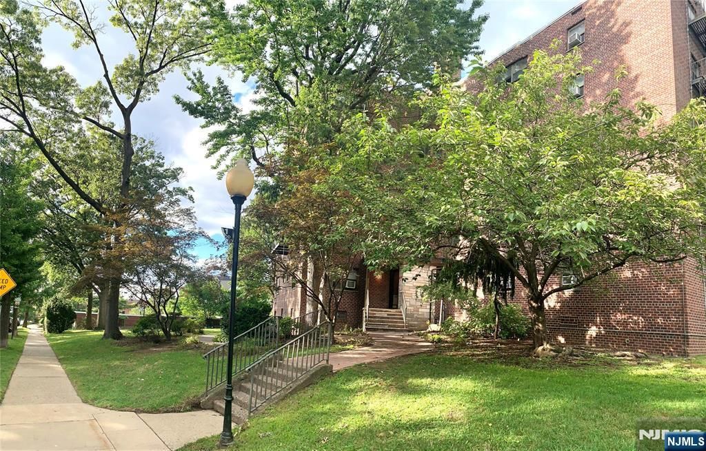 Photo of 501 Linwood Drive #4H, Fort Lee, NJ 07024 (MLS # 25030151)