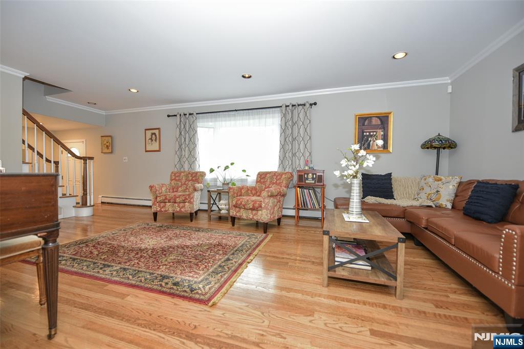 789 Charnwood Drive