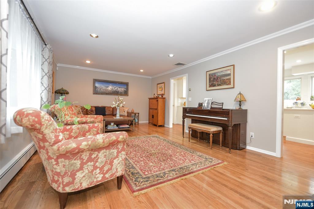789 Charnwood Drive