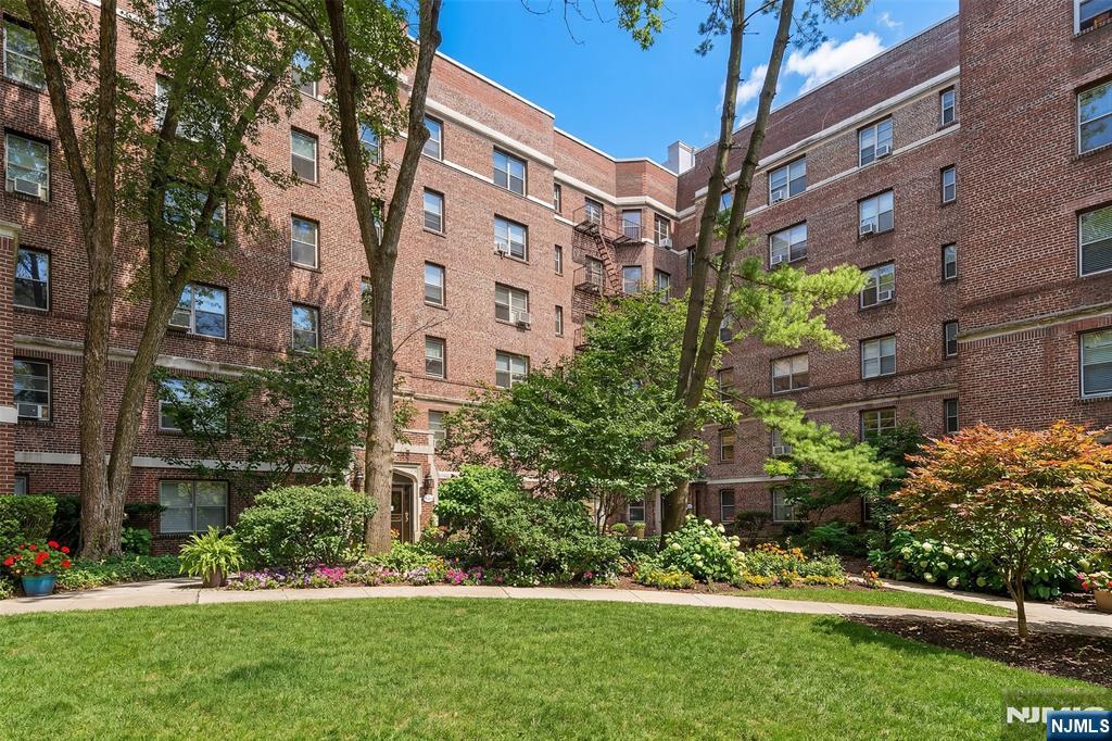 100 Palisade Avenue B51