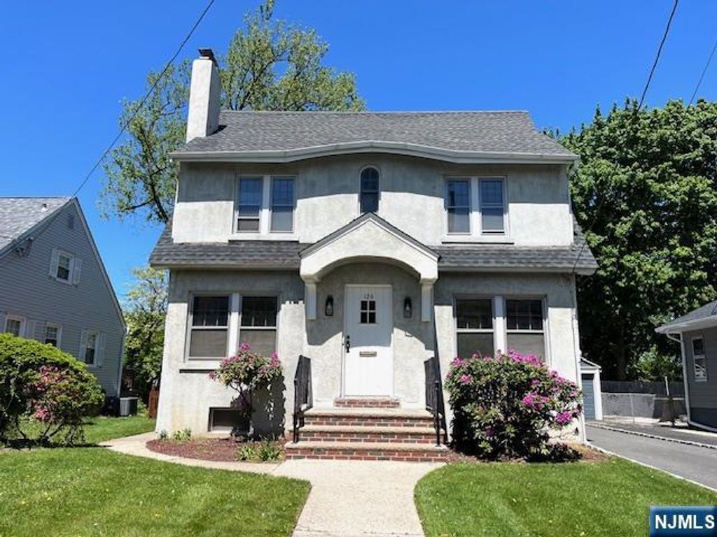 Photo of 126 Gordon Street, Ridgefield Park, NJ 07660 (MLS # 26016901)