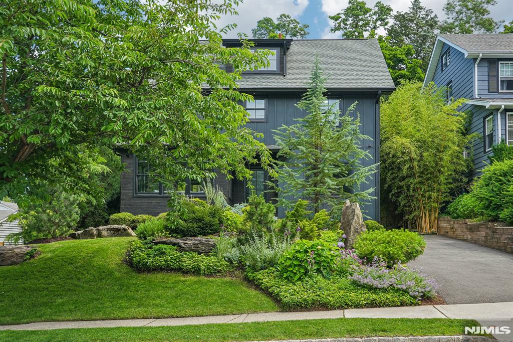 Photo of 63 Ravine Avenue, Caldwell, NJ 07006 (MLS # 26023242)
