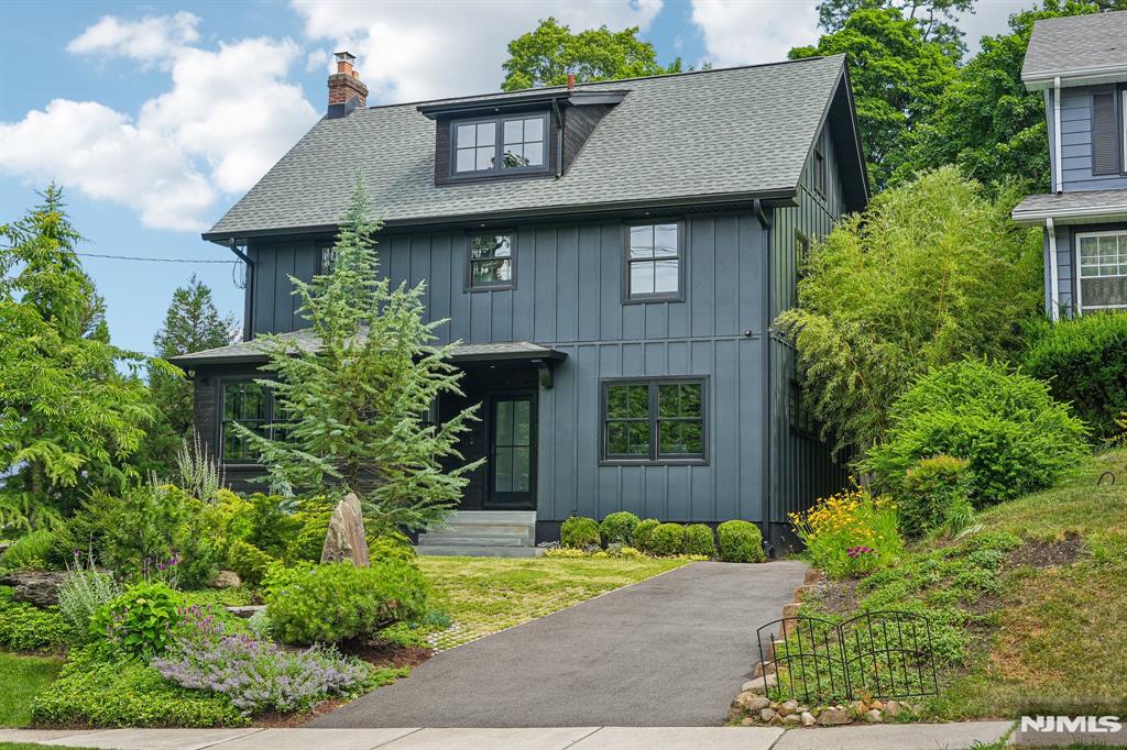 Photo of 63 Ravine Avenue, Caldwell, NJ 07006 (MLS # 26023242)