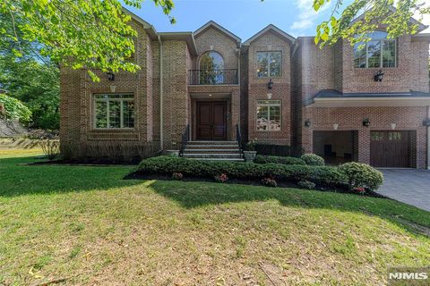 Photo of 186 Hickory Lane, Closter, NJ 07624 (MLS # 25024488)
