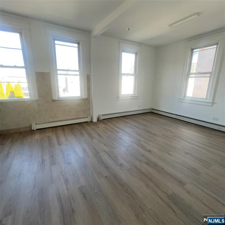 Rental Property at 237 Day Ave 2, Cliffside Park, New Jersey - Bedrooms: 3 
Bathrooms: 1 
Rooms: 4  - $2,600 MO.