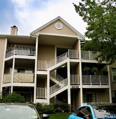 Photo of 388 Poets Way, Mahwah, NJ 07430 (MLS # 26024840)