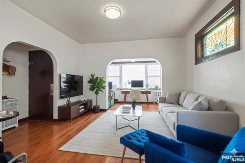 Photo of 436 Undercliff Ave #1, Edgewater, NJ 07020 (MLS # 25043084)