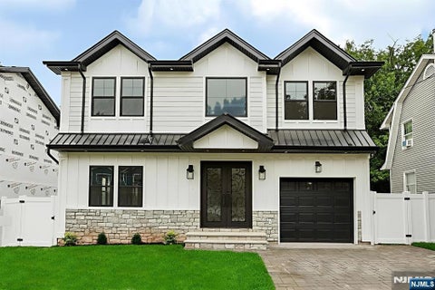 Photo of 49 N Glenwood Drive, Bergenfield, NJ 07621 (MLS # 26026822)