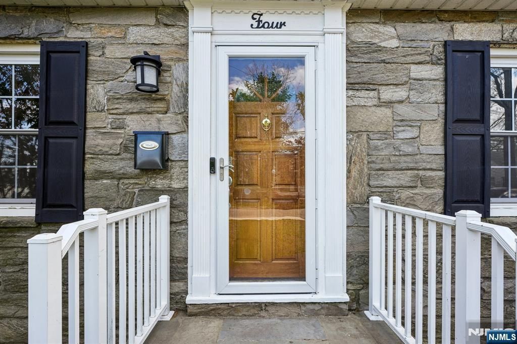 Photo of 4 Greenwood Avenue, West Orange, NJ 07052 (MLS # 26013990)