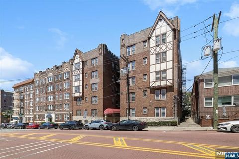 Photo of 6015 E Blvd #1B, West New York, NJ 07093 (MLS # 26026439)
