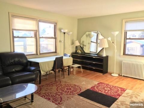 Photo of 418 Main St #D6, Fort Lee, NJ 07024 (MLS # 25042577)