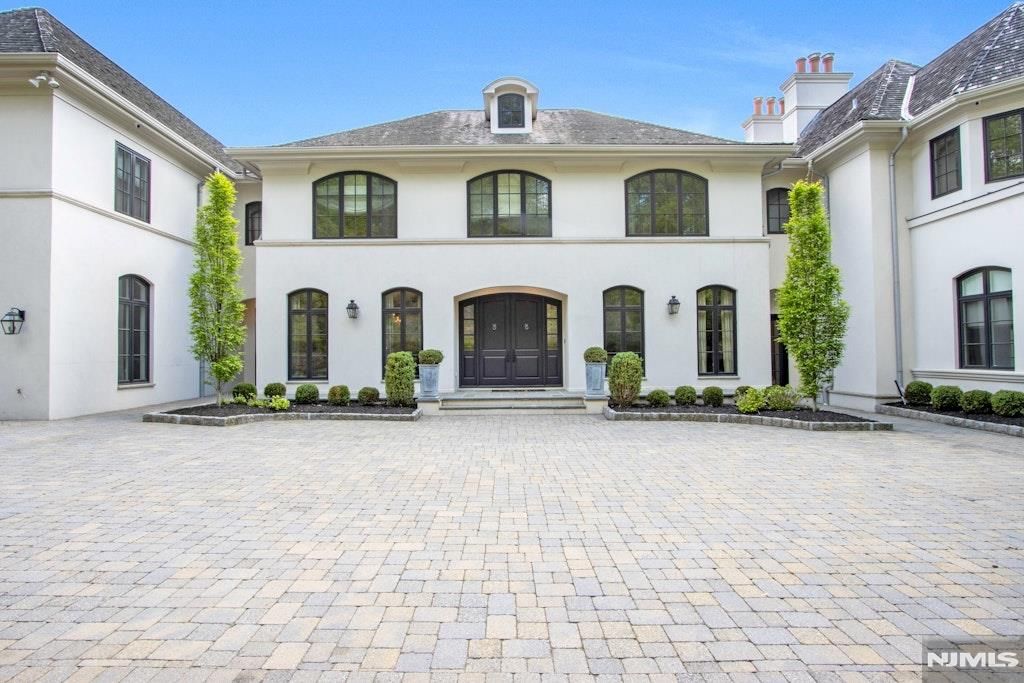 Photo of 19 Autumn Terrace, Alpine, NJ 07620 (MLS # 25015226)