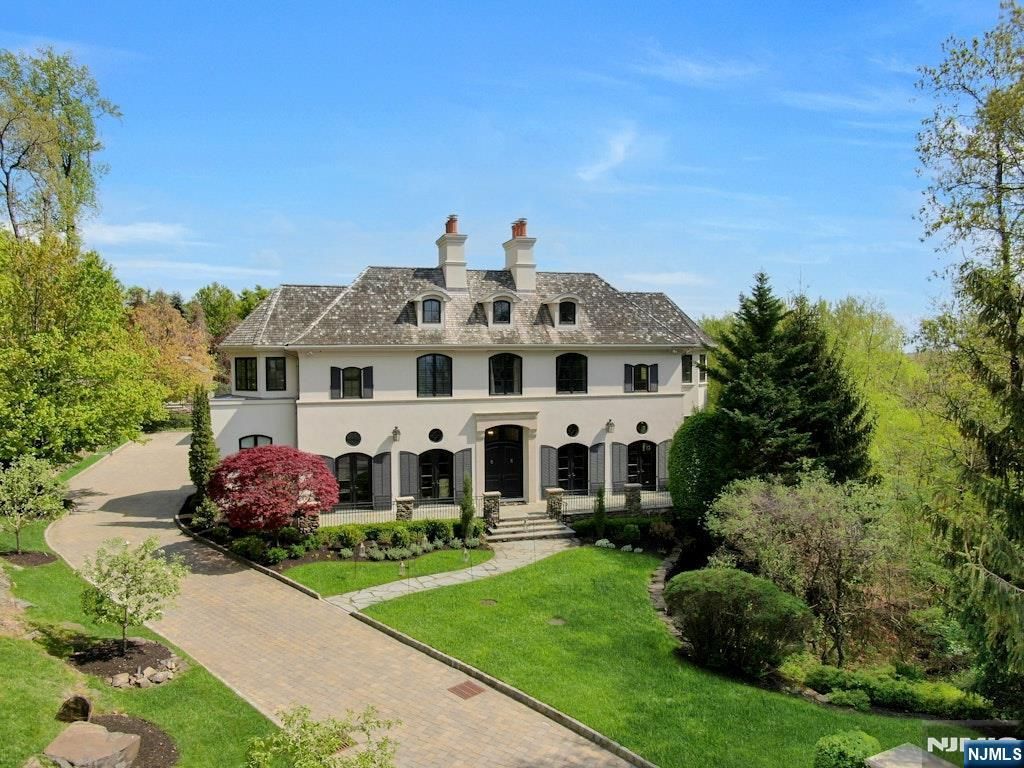 Photo of 19 Autumn Terrace, Alpine, NJ 07620 (MLS # 25015226)