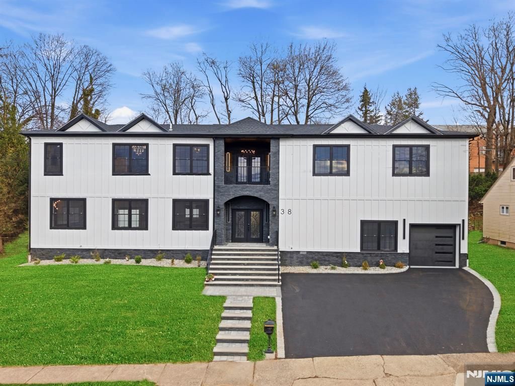 Photo of 38 Pershing Place, Woodland Park, NJ 07424 (MLS # 26011440)