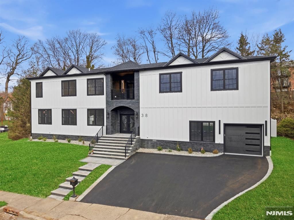 Photo of 38 Pershing Place, Woodland Park, NJ 07424 (MLS # 26011440)