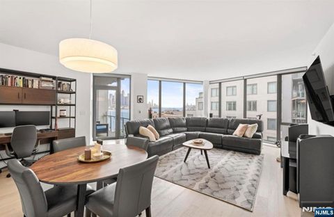 9 Ave At Port Imperial 910 West New York NJ 07093