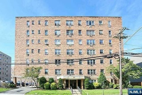 Photo of 25 Jefferson Street #6D, Hackensack, NJ 07601 (MLS # 26027979)