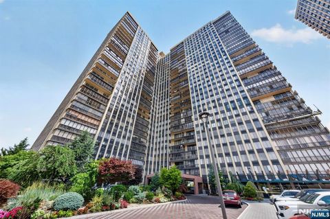 Photo of 300 Winston DR #L22, Cliffside Park, NJ 07010 (MLS # 26026056)