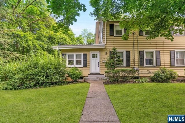 Rental Property at 132 Hollywood Ave, Ho-Ho-Kus, New Jersey - Bedrooms: 3 
Bathrooms: 2 
Rooms: 7  - $3,400 MO.