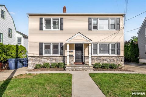 Photo of 136 Pine St #1, Hackensack, NJ 07601 (MLS # 25033218)