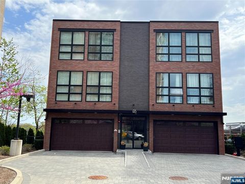 Photo of 140 Overlook Ave #C 2, Hackensack, NJ 07601 (MLS # 26008184)