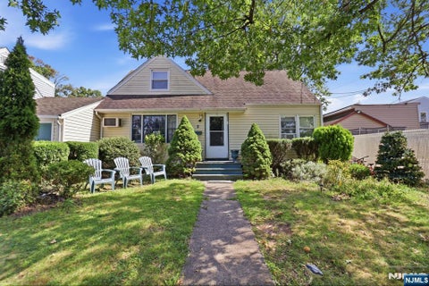 Photo of 2 Yolanda Place, Lodi, NJ 07644 (MLS # 26035560)