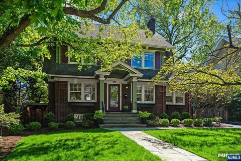 Photo of 231 Watchung Avenue, Montclair, NJ 07043 (MLS # 26015878)