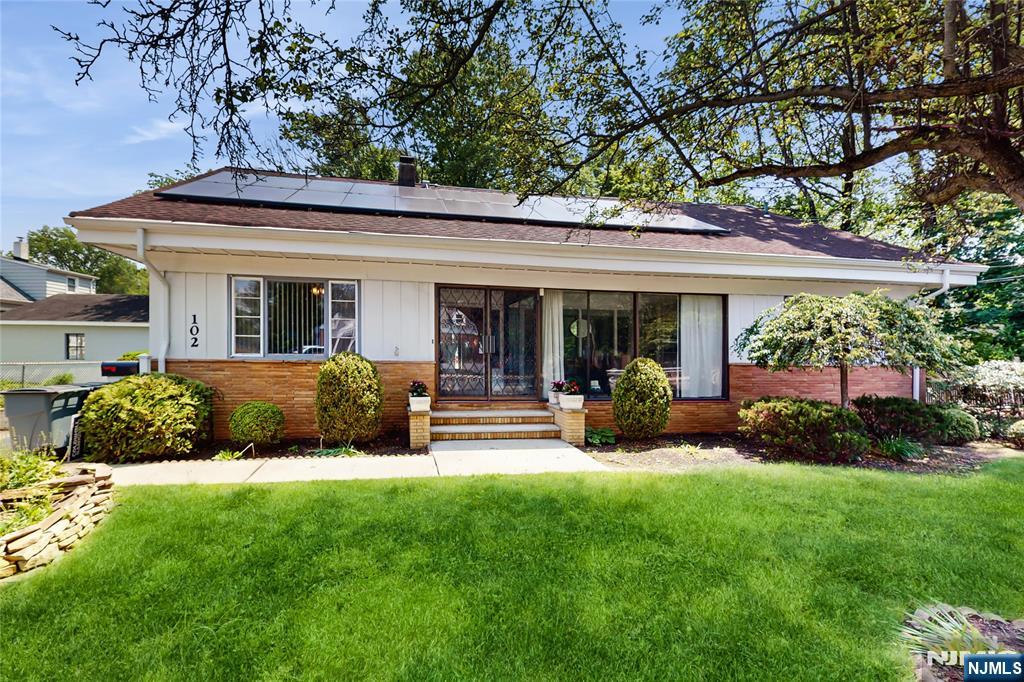 Property for Sale at 102 Overlook Avenue, North Haledon, New Jersey - Bedrooms: 5 
Bathrooms: 4 
Rooms: 14  - $819,000