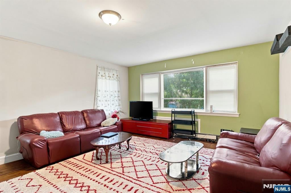 120-122 Tuxedo Parkway