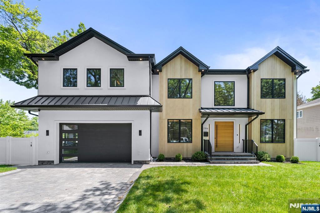 286 Herbert Place, Paramus, New Jersey - 6 Bedrooms  
7 Bathrooms  
15 Rooms - 